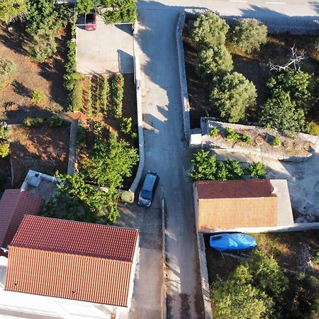 Betini Apartments - Authentic Island Escape Komiza Exterior photo