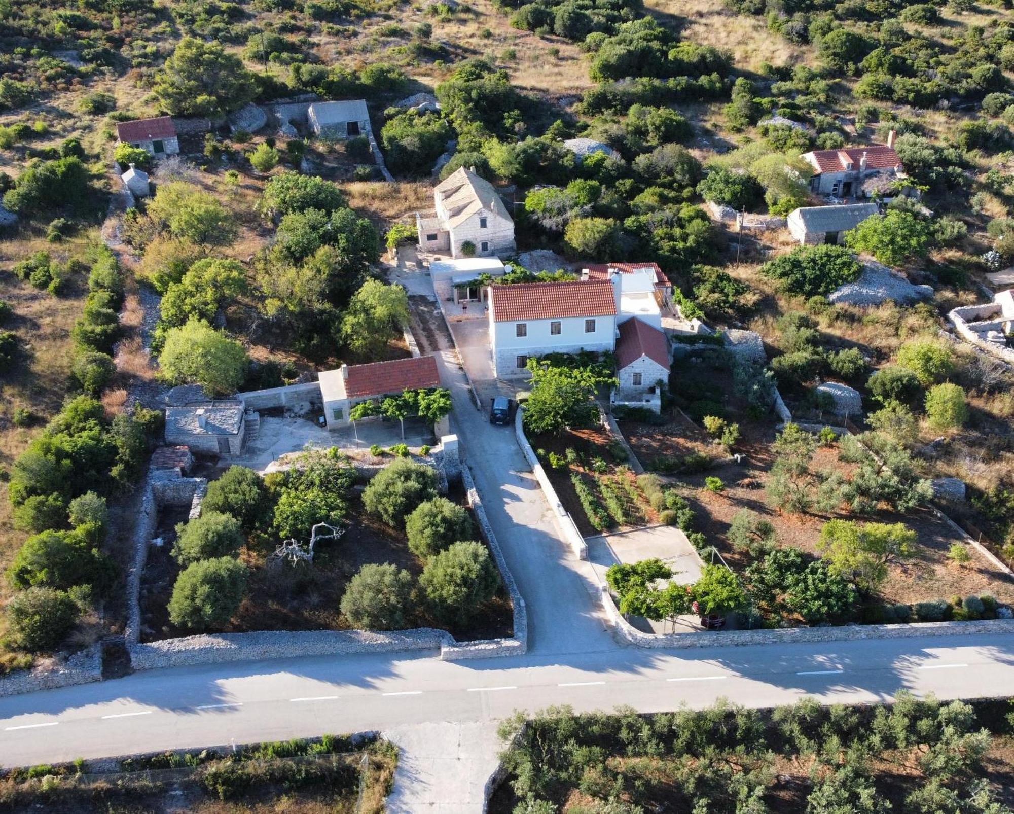 Betini Apartments - Authentic Island Escape Komiza Exterior photo