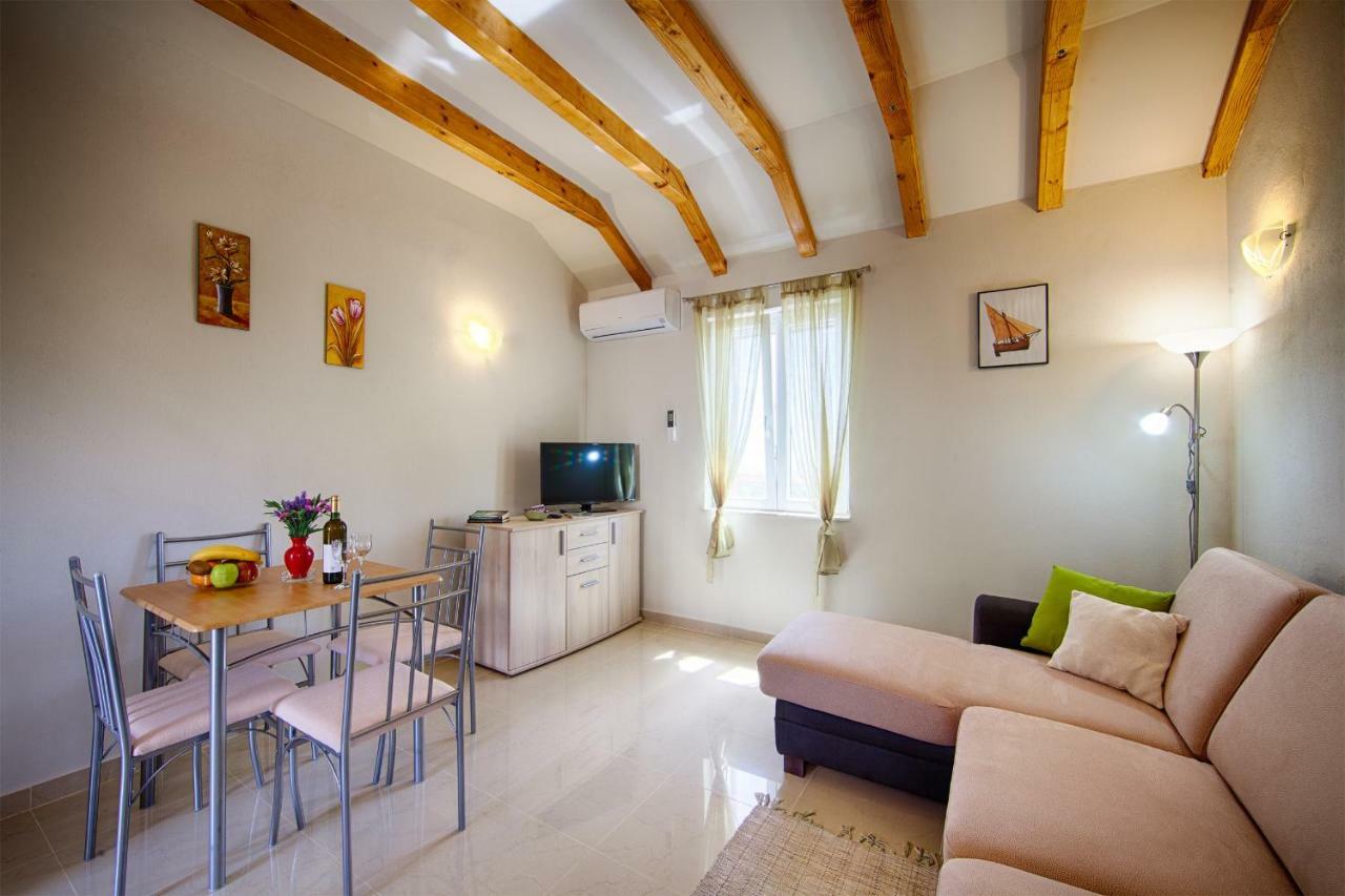 Betini Apartments - Authentic Island Escape Komiza Exterior photo
