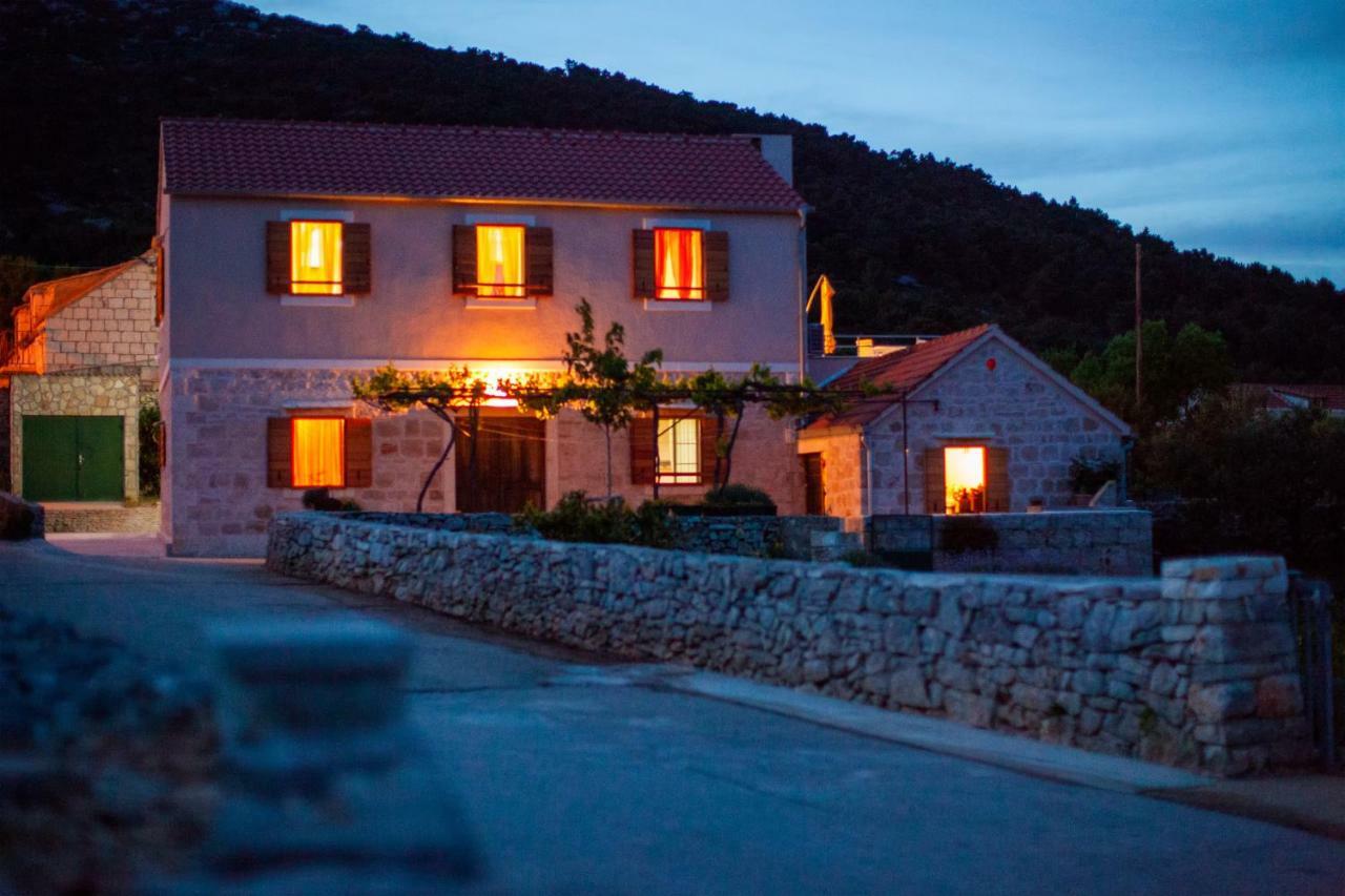 Betini Apartments - Authentic Island Escape Komiza Exterior photo