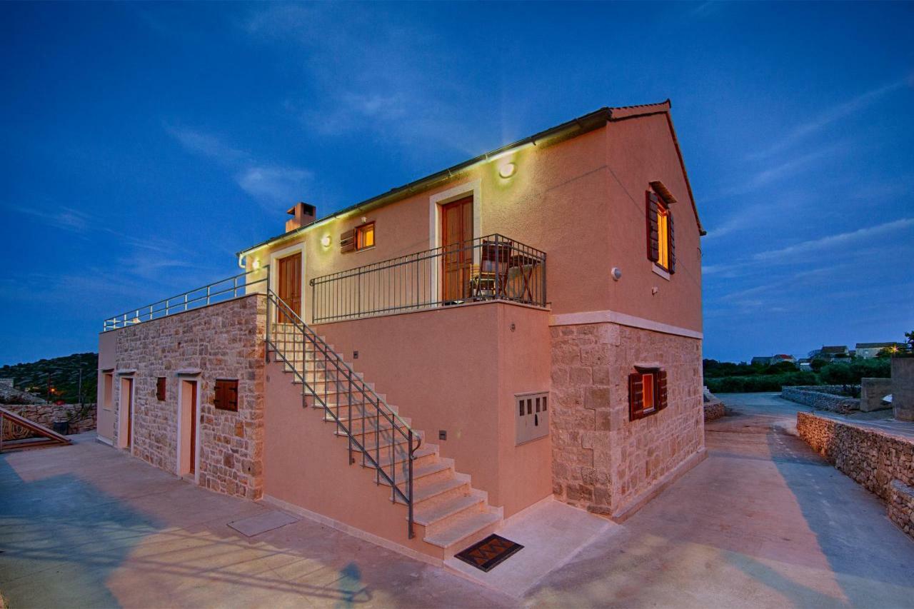 Betini Apartments - Authentic Island Escape Komiza Exterior photo