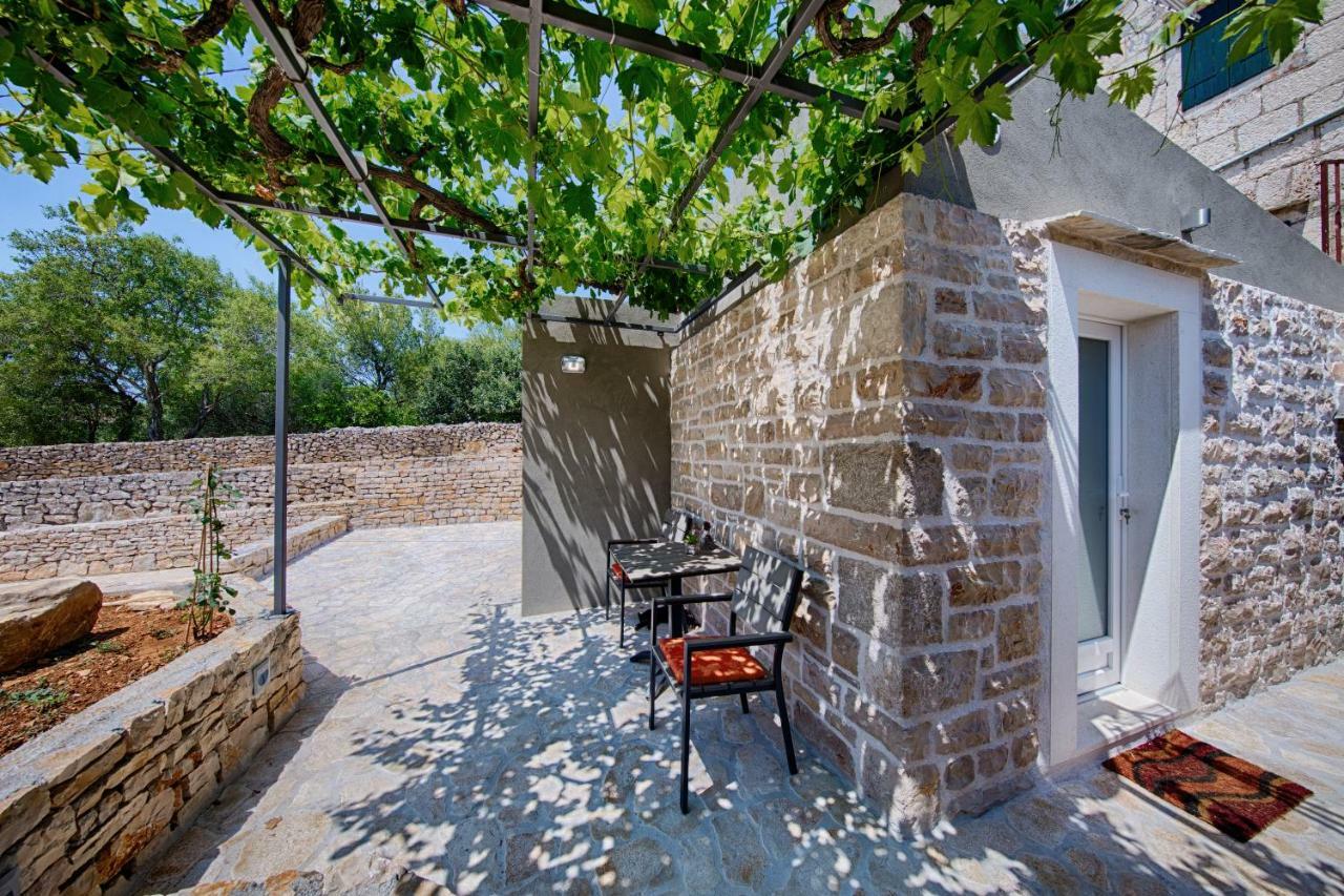 Betini Apartments - Authentic Island Escape Komiza Exterior photo