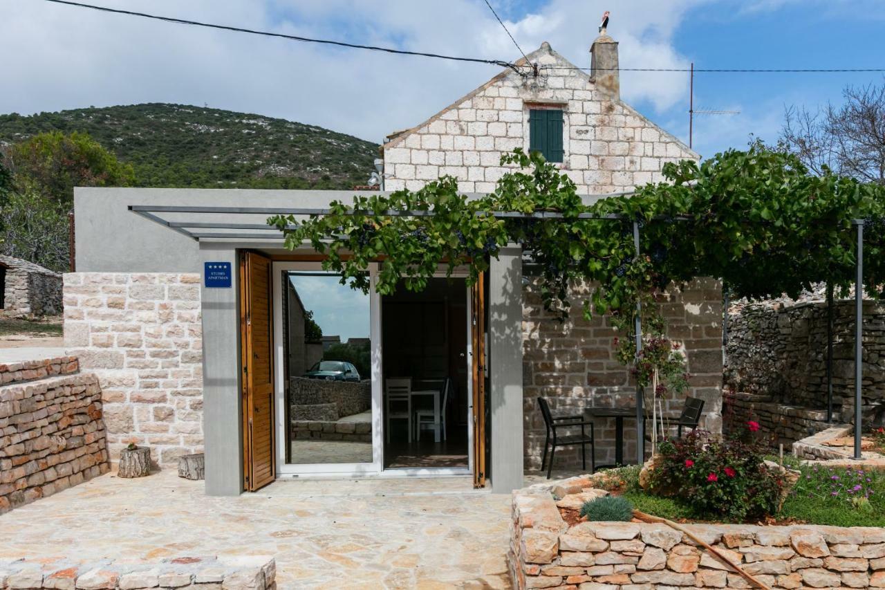 Betini Apartments - Authentic Island Escape Komiza Exterior photo
